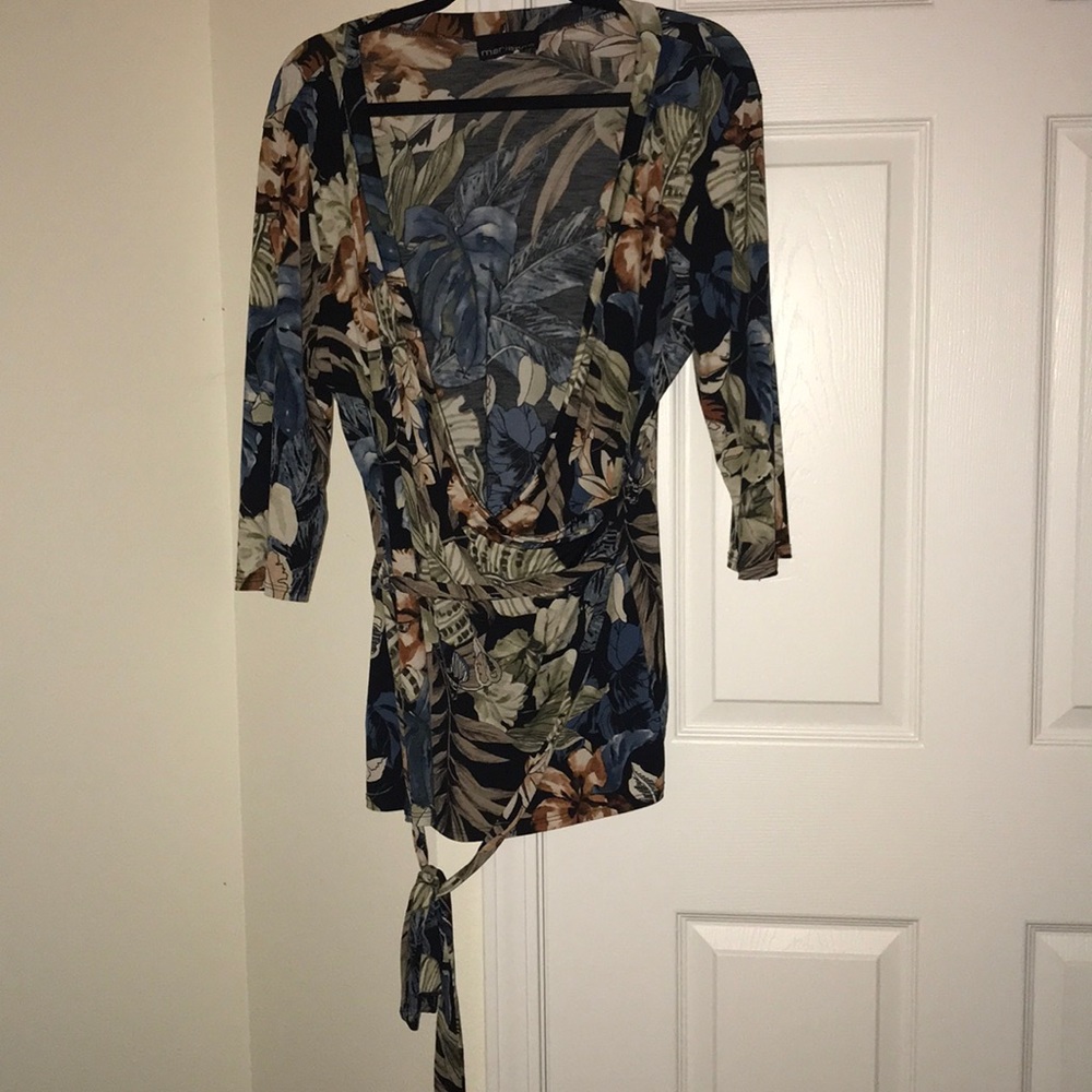 Sexy tie around top. Open chest in the front